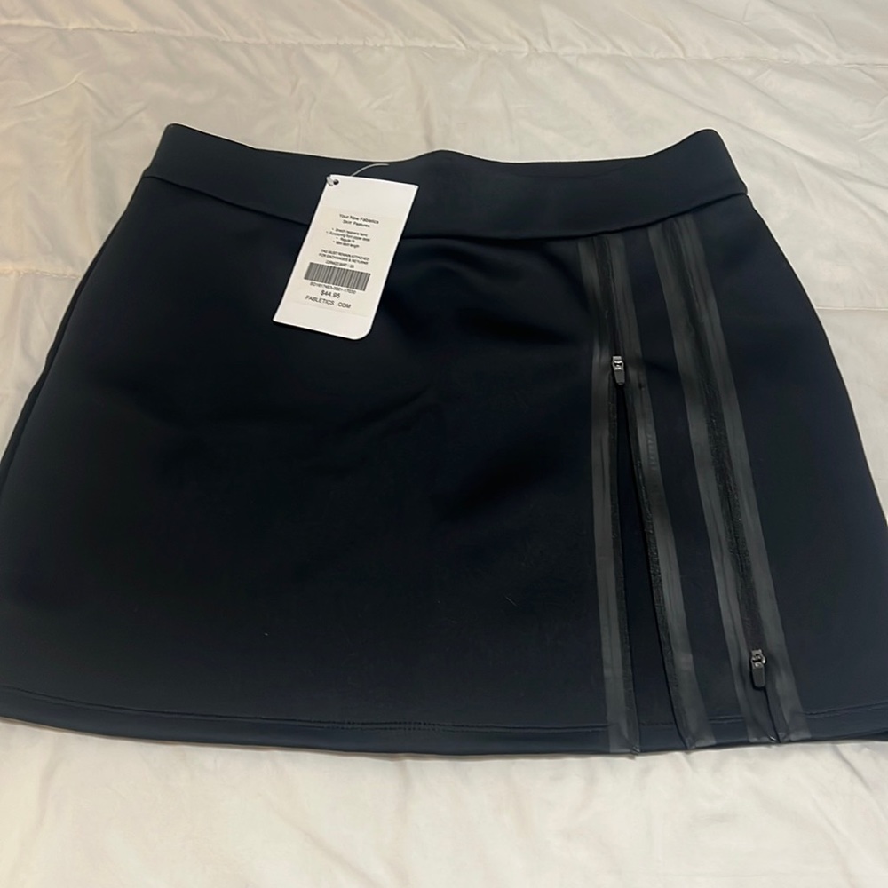 Fabletics Black Tornado mini 2 zip skirt